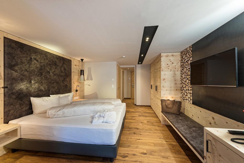 Hotel Des Alpes Samnaun Esterno foto